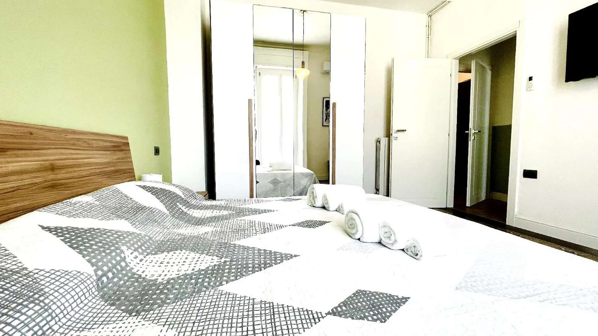 Apartment Charming Rooms Loreto 4 Milan Italy
