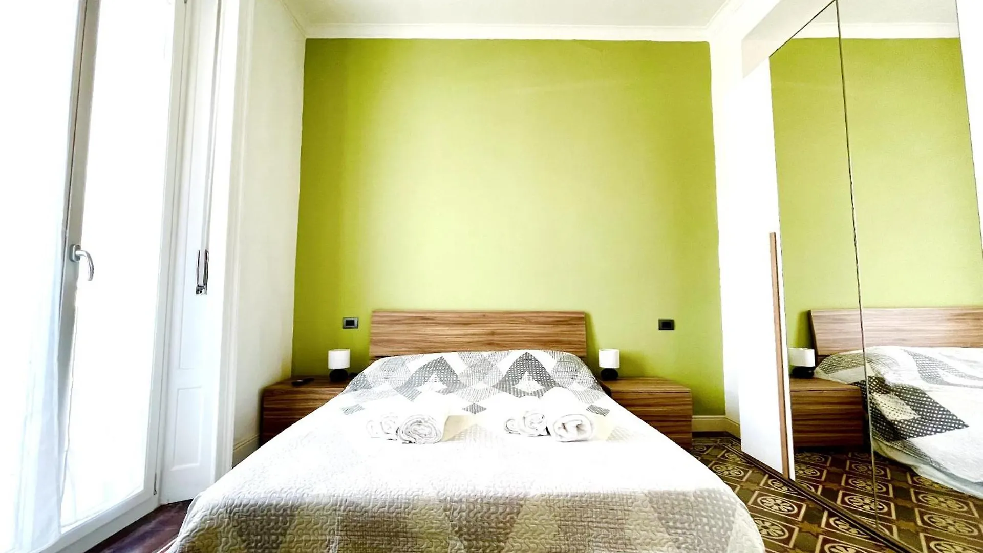 Apartment Charming Rooms Loreto 4 Milan Italy